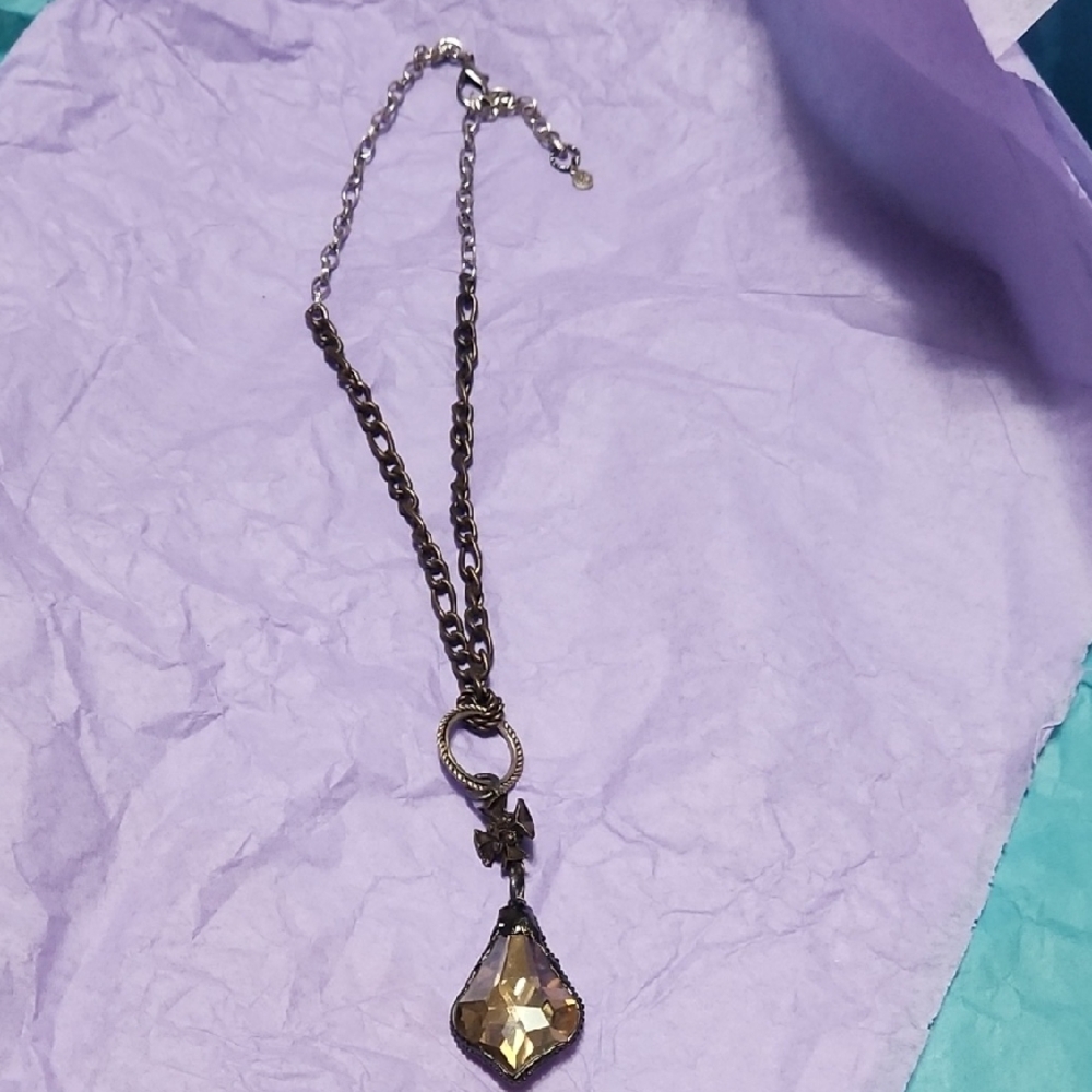 Elegant Gold Pendant Necklace
